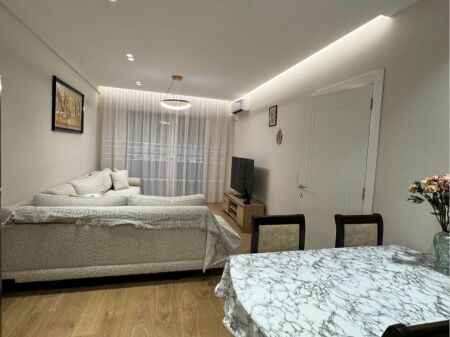 ME QIRA APARTAMENT 2+1+ post parkimi - Komuna e Parisit