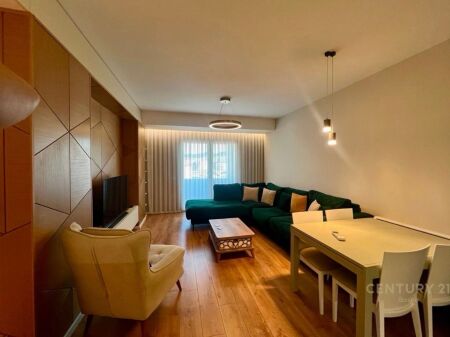 Apartament 2+1 me post parkimi me qira, Ish-Parku, Rruga Ndre Mjeda