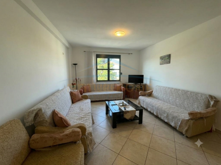 Shitet, Apartament 2+1, Kinostudio, Tiranë.