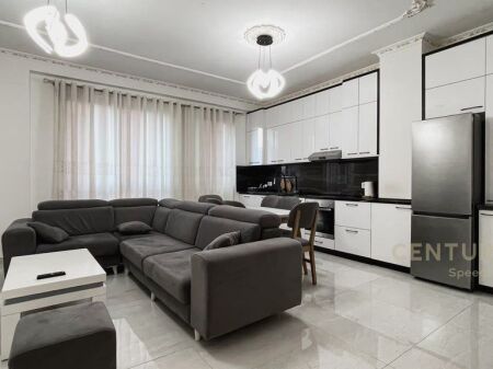 Appartamento 2+1 in affitto vicino alla Fabbrica Dinamo! 850 € /Mese 80.000 Lek /Mese