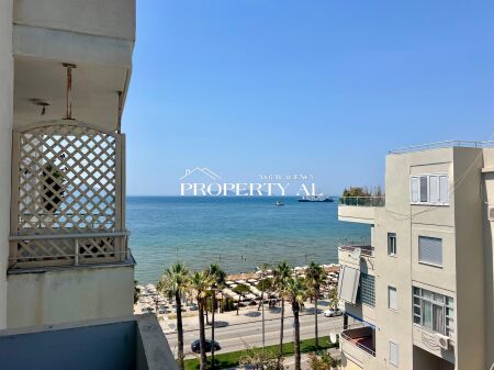 Appartamento 1+1 con vista laterale sul mare sulla prima linea del Lungomare – Vlora