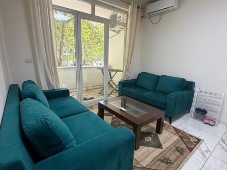 Rruga Dibres ,prane “Fakultetit te Mjeksise “ jepet me qera apartament2+1,i mobiluar  60,000 Leke    