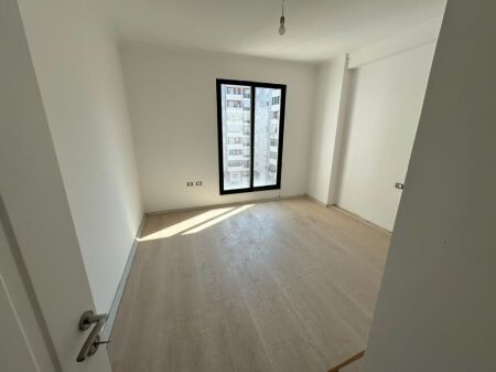 Okazion, apartament 2+1 per shitje ne Astir