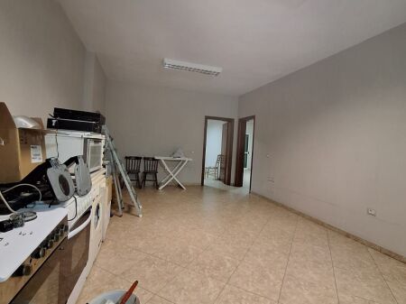 📣 Qera  🏡 Ambient biznesi: 3 dhoma; 1 kuzhine; 1 sallon; 2 tualete