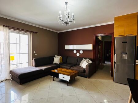 Jepet me Qera Apartament 2+1+Depo – Pallati me Shigjeta