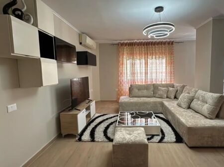 📌 Jepet me Qira Apartament 2+1 – Komuna e Parisit, Tiranë
