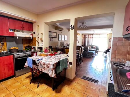 Apartament 2+1+2 ne Qender prane Muzeut Kombetar