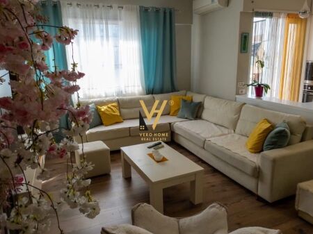 JEPET APARTAMENT 2+1+2+BLK ME QERA TE KOMUNA E PARISIT 1.000 EURO