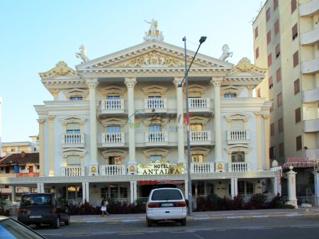 🏢 Shitet Dyqan në Plazh, Durrës – Pranë Hotel Antalya