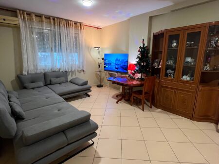 Jepet me qira 2+1+2 Kodra e Diellit 500 mije leke