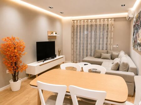 Apartament 1+1+ post Parkimi per qera Komuna e Parisit !