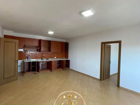 Affitto 2+1 con balcone spazioso 📍Polizia • 25.000 lek netti✅