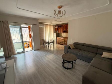 Apartament 2+1 me qera te Kompleksi Karavan,Laprake