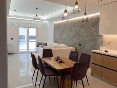 Jepet Apartament 2+1 me qira te Pelikani Plazh