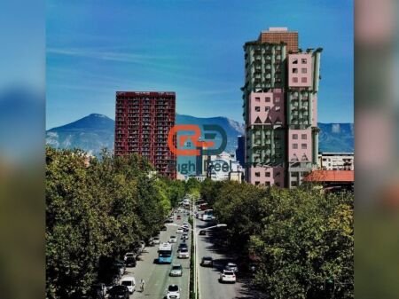Prane 21 Dhjetorit, Tek Nomad Building, Shitet Super Apartament 2+1+2, Me Planimetri Perfekte !!