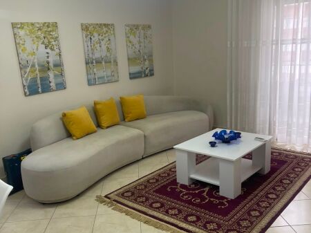JEPET ME QERA APARTAMENT 1+1   Fakulteti i Shkencave, Qendër  1+1 + Ballkon  Kati 3  650 € / muaj