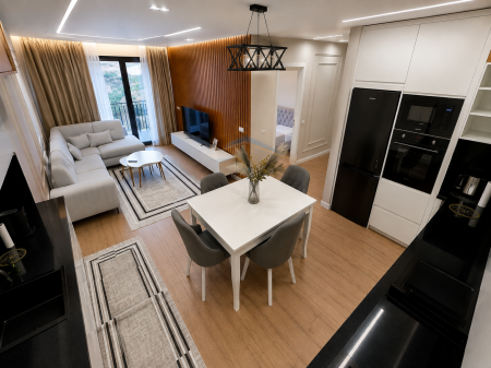 Qera 2+1 lux + 2 poste parkimi , hotel radison liqeni thate