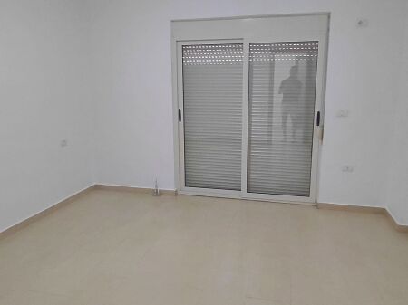 Komuna parisit jepet me qira Apartament 2+1+2pjeserisht i mobiluar