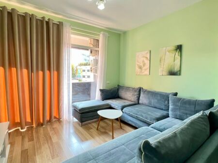 # IN AFFITTO: Appartamento 1+1 📍 Centro di Tirana (Vicino a Toptani) – 65.000 Lek/Mese – Nuova Costruzione (2018) – 4° Piano – 75 m² || Nel Cuore di Tirana con Accesso Immediato 🏃🏻‍♂️