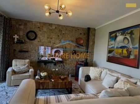 Qera, Apartament 2+1+2+ Garazh, Kopshti Botanik, Tiranë