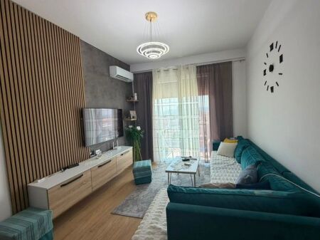 Vendiamo appartamento 3+1+2 in Via "5 Maji"!! 200.000 €