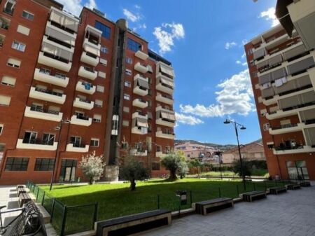 Jepet me qera apartament 2+1 GOLDEN PARK AMERIKAN 3 CMIMI.60.000 LEKE