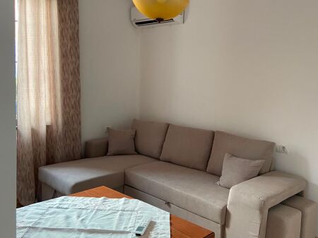 🏢Qender,prane Cirkut te Tiranes jepet me qera apartament1+1,i mobiluar.65,000Leke
