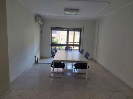 Jepet  me qera apartament  per zyre  Prane Presidences  