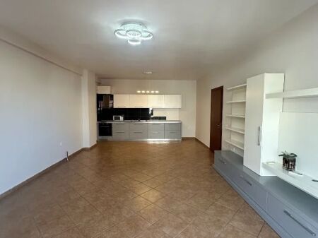 Shitet apartament 2+1 ne Yzberisht , Rruga Thoma Koxhaj , Misto Mame , Pallatet Cabej , Astir .