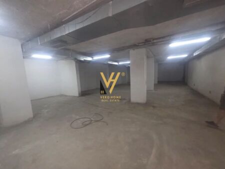 WAREHOUSE 350 M2 FOR RENT AT PAZARI I RI 1,800 EURO