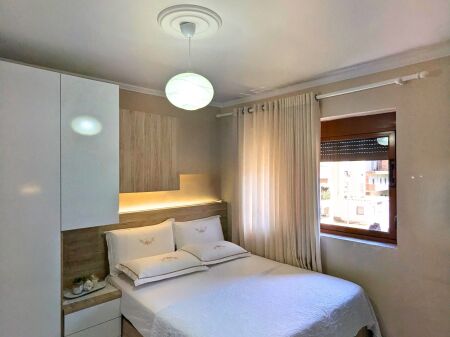 SHITET APARTAMENT 1+1+ BALLKON NE VLORE – ZONE QENDRORE