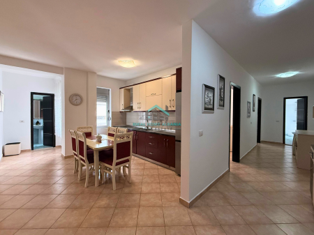 Vendesi in vendita Appartamento 2+1+2 – Lungomare, Vlorë