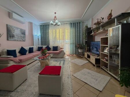 Shitet, Apartament 3+1+2, Rruga Sami Frashëri , Blloku , Tiranë