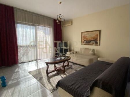 Apartament 2+1+2 në shitje pranë Medresesë, Tiranë