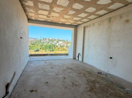🏡 VILLA IN VENDITA CON PISCINA ATTIGUA – RESIDENZA SIAR, FARKË** 🌿