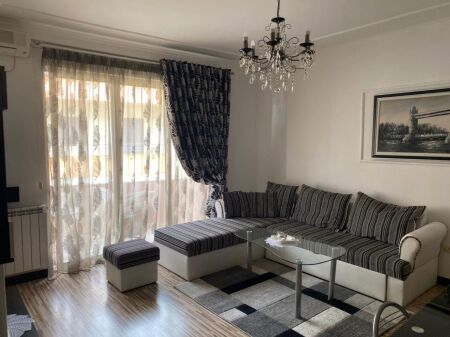Jepet me qira 2+1 Liqeni i Thate Prane Raddison 600€