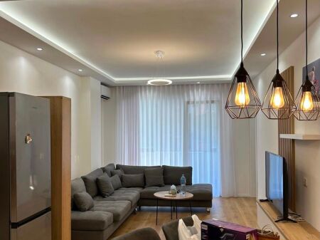 Jepet me qira apartament 1+1 te Xhamia e Tabakëve!