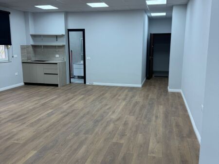 Office space, in toptani in the center, 700 thousand leke