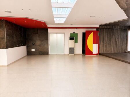 spazio in affitto a Tirana 200 m2 open space