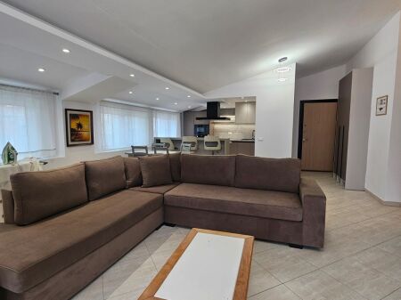 Apartament 2+1+2+2 parkime per qera Fresk !