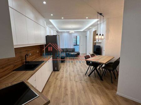 Apartament 1+1+ Post Parkimi me qira tek Xhamia e Tabakeve Tirane