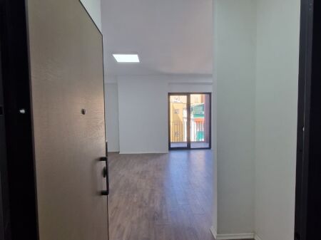 Jepet me qera Ambient Biznesi 2+1 Rruga e Kavajes,Tek Garden Building   ID 5312