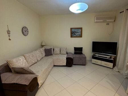 Qera | Apartament 1 + 1 | Ish Restorant Durresi | 450 €/muaj