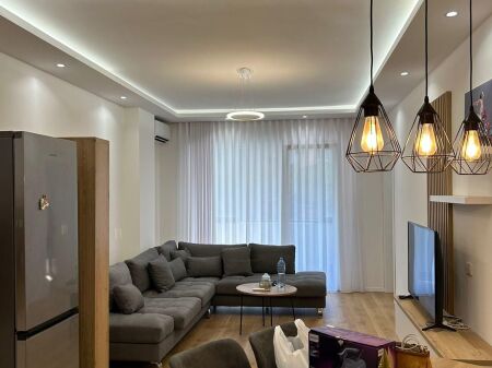 Apartament 1+1+ Parkim me qira te Xhamia e Tabakeve Tirane