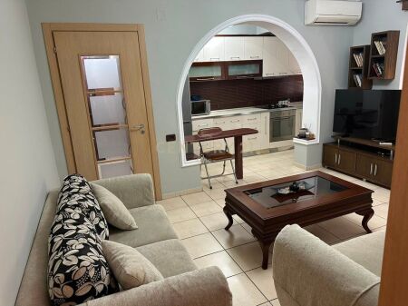 Appartamento 2+1 in affitto all'incrocio 21 Dhjetori 700 € /Mese