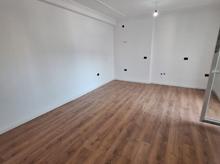 Shitet, Apartament 1+1, Vasil Shanto, Tiranë
