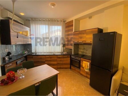 Jepet apartament 1+1 fillimi i zones se Xhamllikut