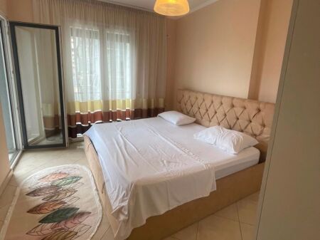 Jepet me qira apartament 1+1 te Ish-Stacioni i Trenit!