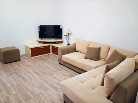 Jepet apartament 1+1 me qira tek Hotel Piazza , Qender , Sheshi Skenderbej .