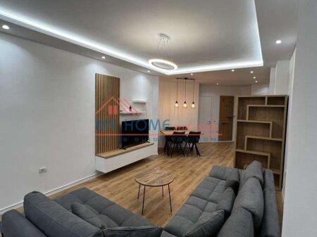 Apartament 1+1+ Post Parkimi me qira tek Xhamia e Tabakeve Tirane